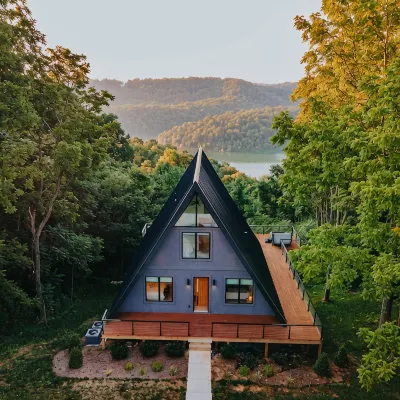 Center Hill Lake A-Frame - Lake View & Hot Tub - 4 stjerner