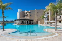 DoubleTree by Hilton La Torre Golf & Spa Resort - Swimmingpools