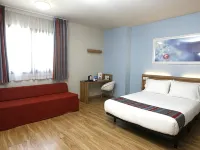 Travelodge Barcelona Fira Отели рядом с достопримечательностью «Железнодорожный вокзал Ла-Бонанова»