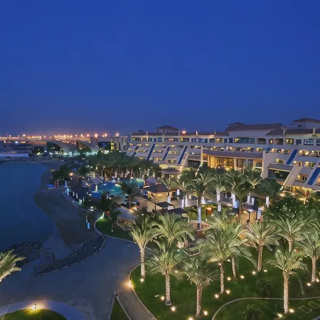 Al Raha Beach Resort and Spa Отели рядом с достопримечательностью «Город Масдар»