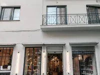Next Door Athens Hotels in der Nähe von Galerie Athen
