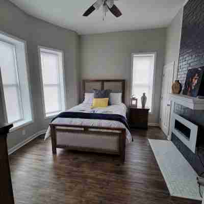 Downton Memphis 5 min walk to Fedex Forum and Beale St. - Completely renovated. Rooms