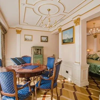 Trezzini Palace Hotel ロシアン・ウォッカ・ミュージアム周辺のホテル