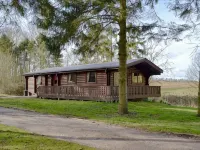 Luxurious 2 Bed Log Cabin Scandinavian Lodge in Louth Lincolnshire (2B Sleeps 6) - 수영장
