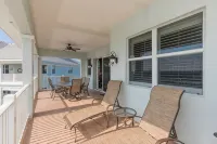 Turtles Nest - Corner Penthouse with Gorgeous Sunsets and Lake View