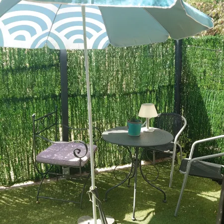 Quiet, small garden, 5-minute bike ride to beaches, historic center, Hérault river