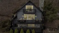 Game Room, Hot Tub, Pet-Friendly, Fire-pit, Views on 3-Acres in Seven Devils - Homestays