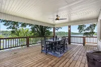 Lake front, spacious & cozy home with entertainment room. -  Privatzimmer