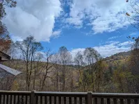 Cozy 3-bedroom cabin with AC, WiFi near Blowing Rock