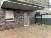 Neu! Modern am Bowlingcenter Erdgeschoßwohnung mit Garten - Homestays