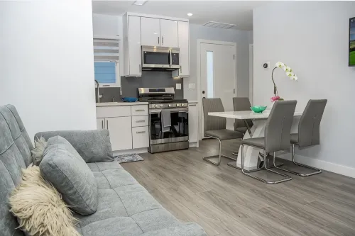 Charming 1 bedroom 1 bathroom guest house with AC, WiFi in brilliant Glendale - 3-Star