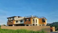 TJM Hot Spring Villa 1, a spacious 5-bedroom, with WiFi, AC in serene Los Baños - 私人泳池