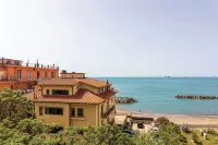 Casa Elan Salerno, large and bright apartment, a stone's throw from the beach - 2 ดาว