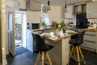 Cosy cottage for two, dog friendly with log burner - 4-Star