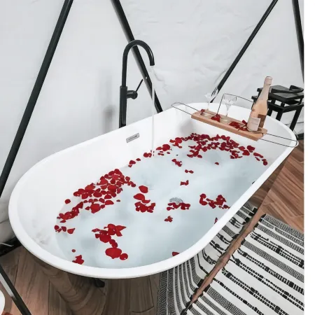Unique Dome with hot tub, bbq, jacuzzi, near beach