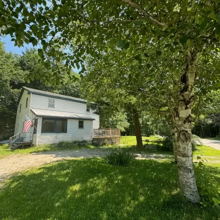 3-bedroom house in pleasant Ellsworth with AC, WiFi. Enjoy a cozy stay