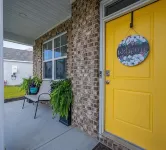 Spacious 5-bedroom house in welcoming Summerville with WiFi, AC