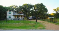 Charming and cozy. Vintage New Orleans vibe. Balcony view, hot tub and fire pit. - 民宿