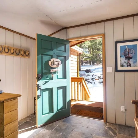 Retreat on the Green, Great Outdoor Space, Close to Bike Trails - Sleeps 8-12