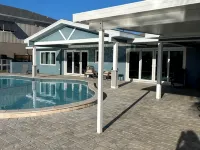 Spacious 4-bedroom house in beautiful Hernando Beach with WiFi, pool, sleeps 8 Hotel di Hernando Beach