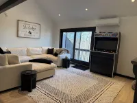 True Ski-on/ Ski-Off Townhome w/ Pool, Jacuzzi & Courts