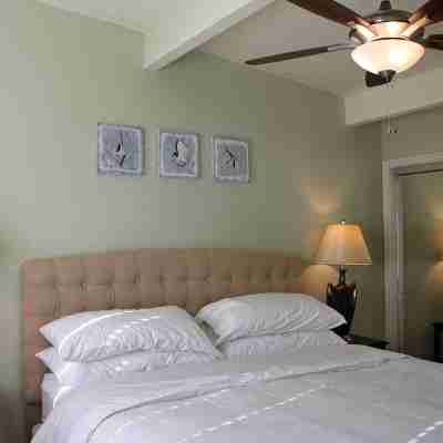 Premium Coastal Getaway: A Seaside Retreat Unit G Rooms