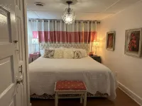 Beach cottage in the heart old town Manteo 0BX.  welcome - 3-Star