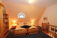Seeschlößchen Thatched Cottage, "Klippenmöwe" Vacation Rental, Just 200 Meters from the Beach - 2 星級