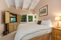 Sun Valley 3BR - Walk to Warm Springs Lifts - Pool, Hot Tubs and River Views