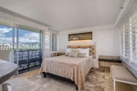 Gorgeous Diamond Head Penthouse Studio Stunning views, Private Balcony. Hotels in Diamond Head
