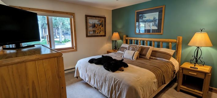 Remodeled Condo w/ FREE WiFi, Parking, Heated Pool, Hot Tubs, Skier Shuttles Hoteles en Avon