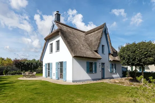 Charm & flair under thatch directly by the sea | Family-friendly - Wi-Fi
