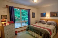 Cozy, Quiet Old Forge Getaway, just Minutes from The Fulton Chain Lakes