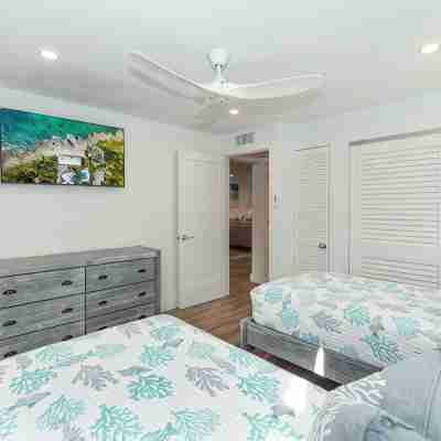 The Cayman Condo @ Coconut Bay - Island vibes, ocean views, diving & beaches... Rooms