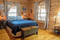 Bear Pause Log Cabin in the Great Smoky Mountains - balcony