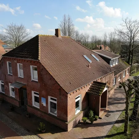 Vacation apartment "Kleine Möwe" with large garden in the heart of Pilsum