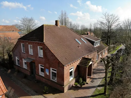 Vacation apartment "Leuchtturm" with large garden in the heart of Pilsum