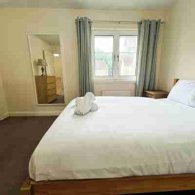 Glasgow Central - Free Parking &  , Free high speed internet , Private garden Rooms