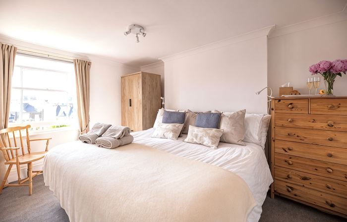 The Lookout Broadstairs, 3 bed 2 bath Apt, central, sea views, kids & dogs ok