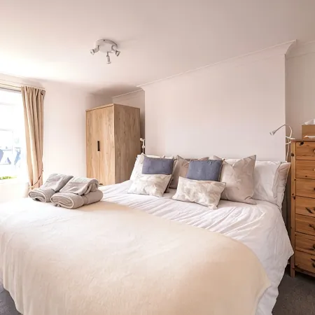 The Lookout Broadstairs, 3 bed 2 bath Apt, central, sea views, kids & dogs ok
