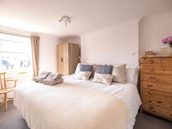 The Lookout Broadstairs, 3 bed 2 bath Apt, central, sea views, kids & dogs ok