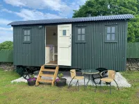 Sheldon Shepherd's Hut - Cosy Rural Retreat in the Peak District National Park فنادق في بيكول