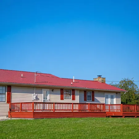 Norris Lake FarmHouse w/ Lakeviews, access and 140 acres to play.