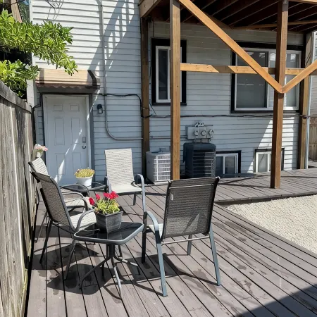 The Wrigleyville VIP- Luxury unit, a block from Wrigley Field, Cubs Fan Favorite