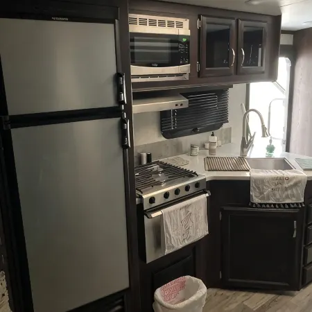 Nice camper in Old Town with fresh water springs all around. WIFI, AC and heat. Hotels in Dixie County