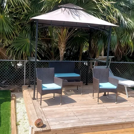 Spacious Open Concept Large family house with 3 bedrooms. Amazing space.