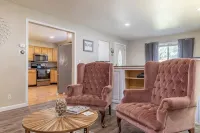 Spacious 4-bedroom house in charming Yakima with AC, WiFi