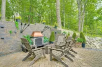 Cozy 4-bedroom house in enchanting Bushkill with private hot tub & game room - Boutique
