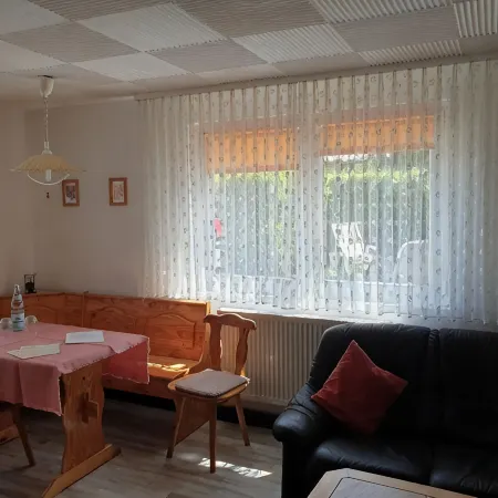 Ferienhaus Tini mit Wlan Mitten im Grünen und Dennoch Zenrumsnah Отели в г. Бад-Гарцбург