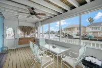 3 Bedroom Waterfront home with Pool and boat dock - 4-Star